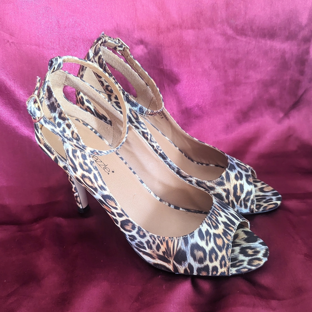 Shoedazzle Stylish Leopard Print Open Toe Heels Stiletto Strap 7.5